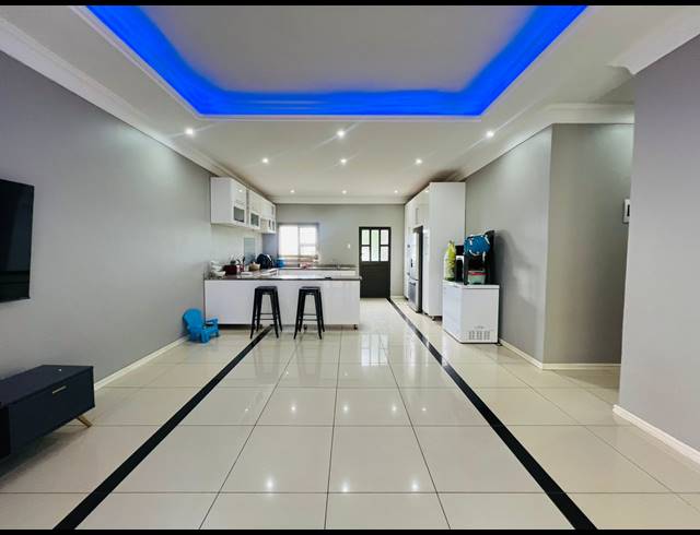 3 BEDROOM HOUSE FOR SALE IN CASTLEHILL